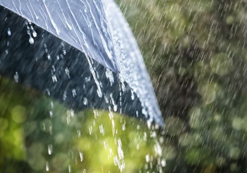 Опасни валежи в почти цялата страна