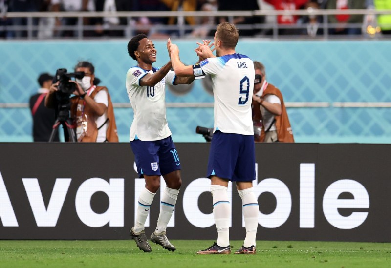 Англия разби Иран с 6:2 в първия си мач на