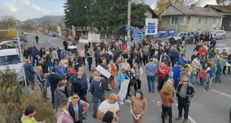 Жители край Асеновград с нови протести, инвеститорът не отстъпва ВИДЕО