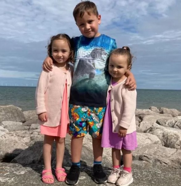Три малки деца са отвлечени във Великобритания. Те са отведени