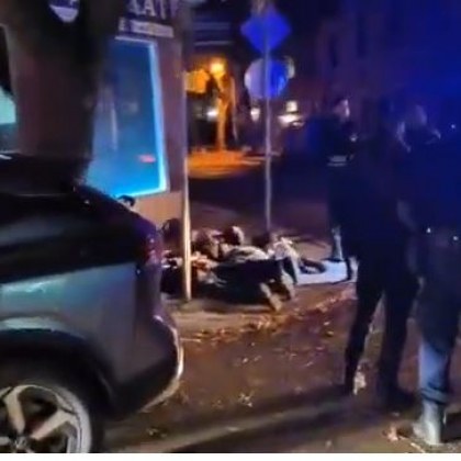Полицаи преследваха джип 30 минути, натръшкаха мъже на улицата ВИДЕО