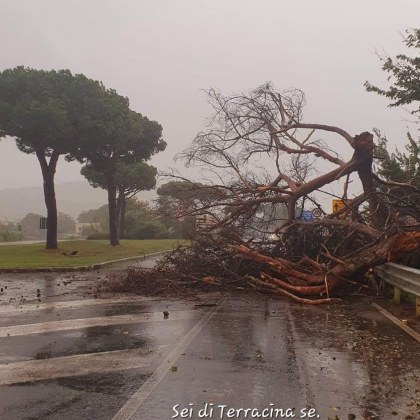 Извънредно положение е обявено в Италия Силна буря връхлетя остров