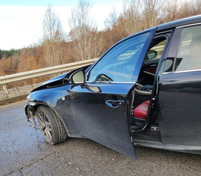 Пътен инцидент е станал тази сутрин край София.Шофьор с БМВ