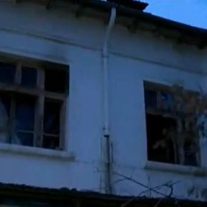 Хора са се нанесли незаконно в изоставена къща в столичния