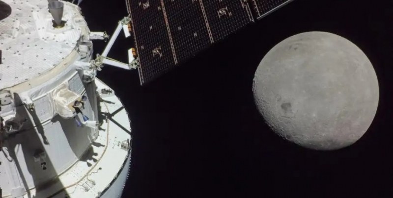 Снощи НАСА неочаквано загуби контакт с космическия кораб Орион, изстрелян