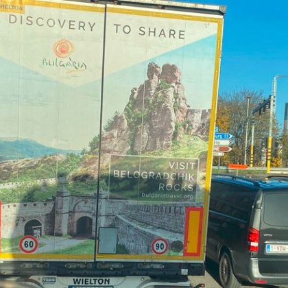 Български тираджия впечатли с камиона си колега който го е заснел