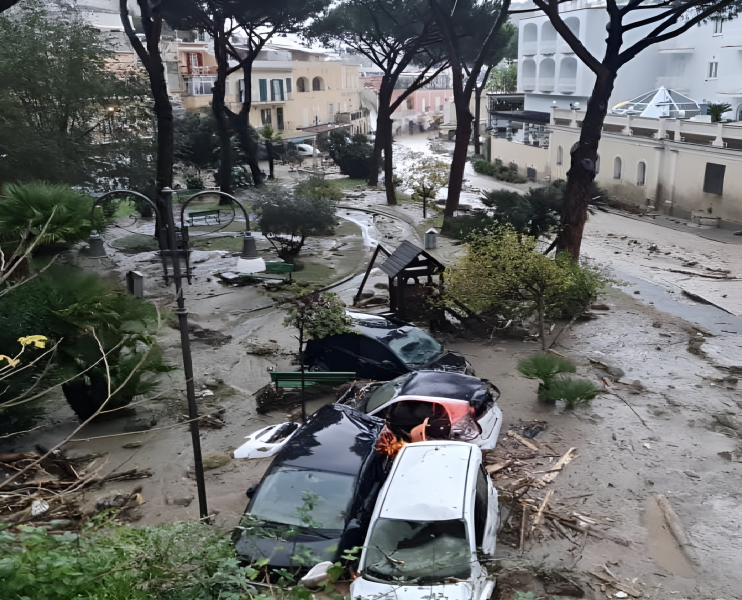 Наводнения и свлачища в Италия! Има загинали и хора в неизвестност ВИДЕО
