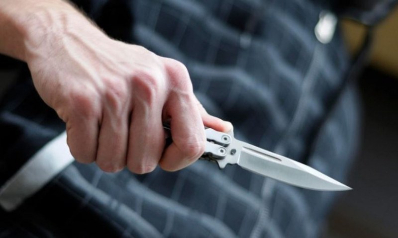 Намушкаха с нож млад мъж в Бургас