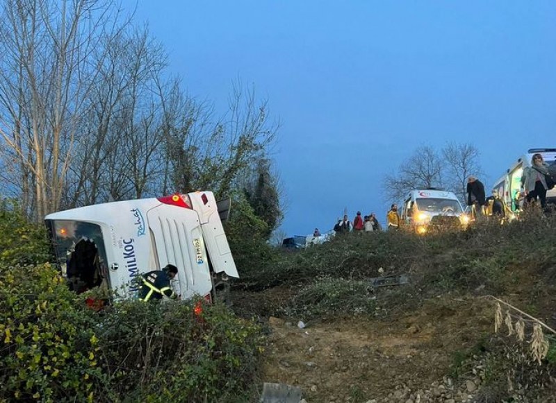 Автобус с пътници се преобърна в Турция, има ранени СНИМКИ