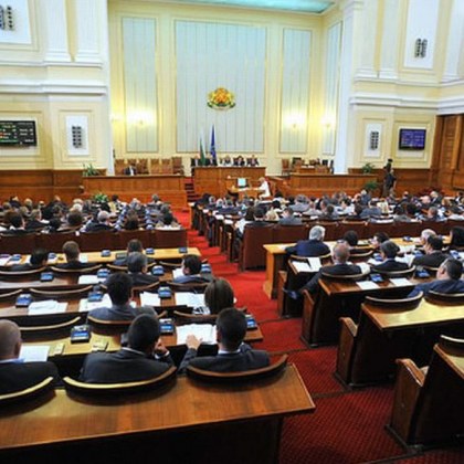 Парламентът се събира на извънредно заседание