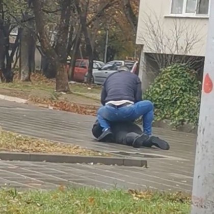 Зрелищен арест в Пловдив! Мъж слезе от джип и закопча дядо ВИДЕО