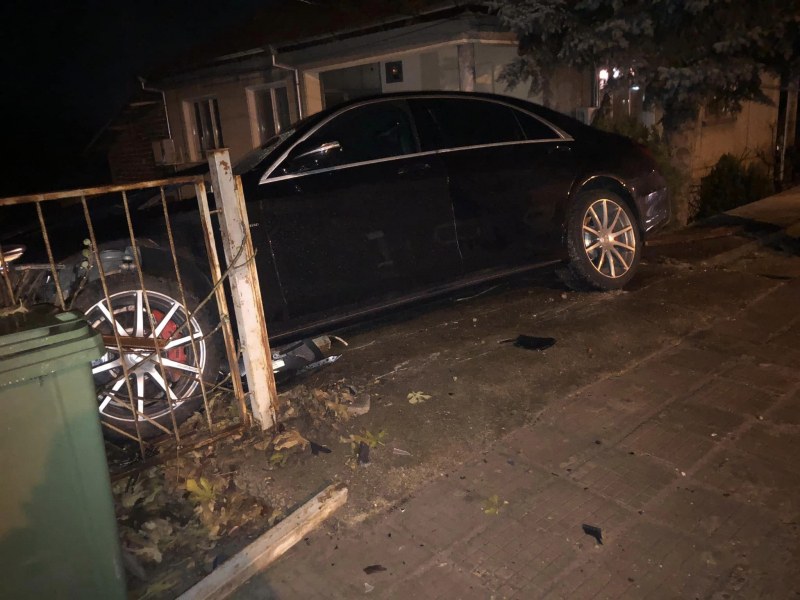 Лек автомобил Мерцедес“ катастрофира в Пловдивско. Инцидентът е станал около