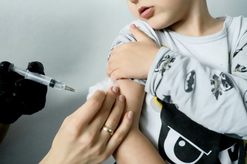 Българската педиатрична асоциация препоръчва включването на две нови ваксини в