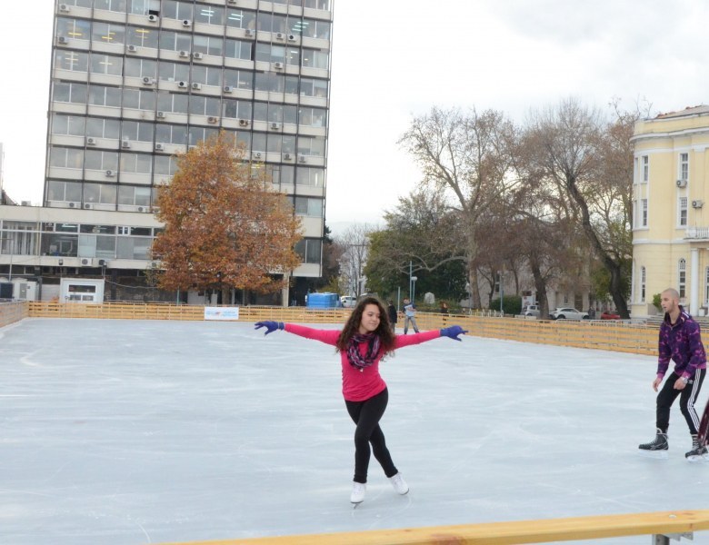 Пловдивчани остават без ледена пързалка тази година