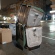 Арт казани в София! За хвърляне на боклука от 2-рия етаж ли са? СНИМКА