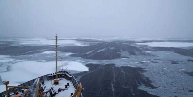 8-метрови вълни! Най-силният арктически циклон в историята доста очука морския лед ВИДЕО