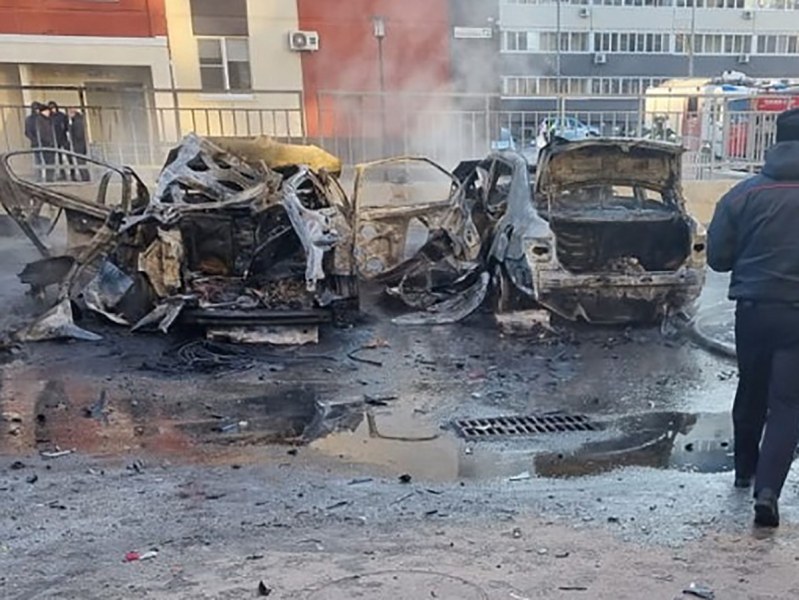Във Волгоград, Русия, кола Шкода се взриви на паркинг. Видеото от
