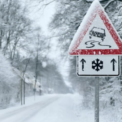 Общините осигуряват почистването на снега от улиците и общинските пътища