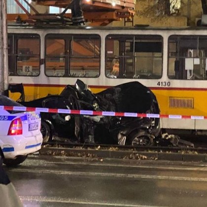 Катастрофа между трамвай и кола е тази нощ в София От