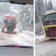 Камиони закъсаха на пътя Смолян-Чепеларе СНИМКИ