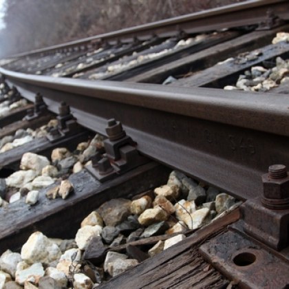 15 годишно момче загина след като падна от влак докато се разхожда върху