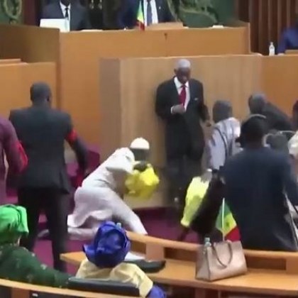 Разгорещен дебат в парламента на Сенегал прерасна в сбиване Боят