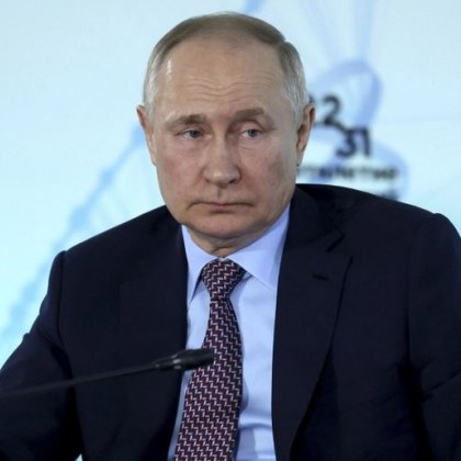 Владимир Путин е паднал по стълби Това твърдят в руския