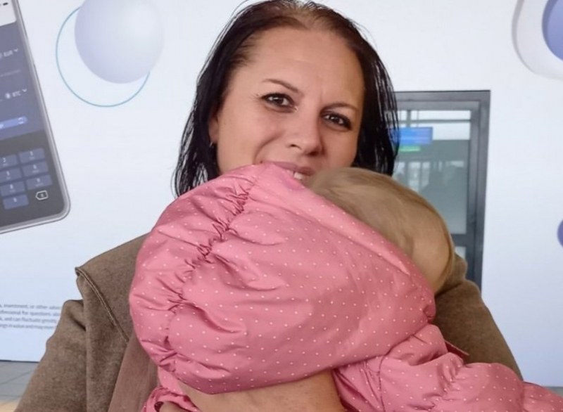 Момиченцето, изоставено в Украйна, вече е настанено в център от семеен тип