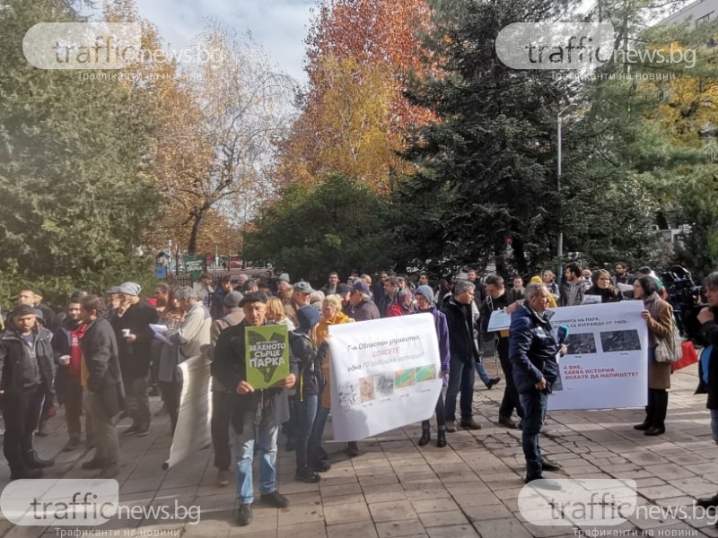 Пловдивчани на протест срещу застрояването край Гребната, събраха 5000 подписа СНИМКИ