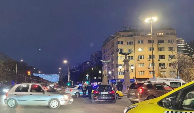 Катастрофа в София, полицаи и медици са на място СНИМКА
