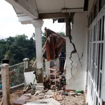 Трус с магнитуд 6 4 по Рихтер удари индонезийския остров Ява съобщи