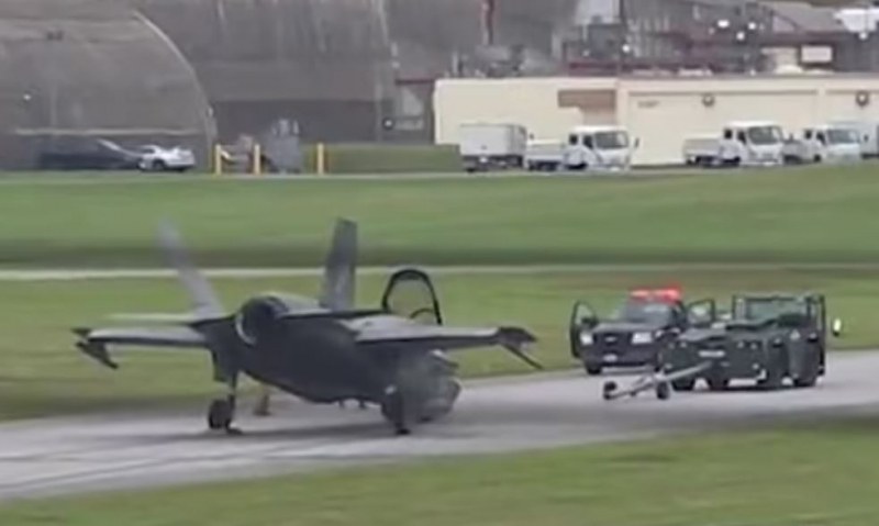 F-35 се потроши при кацане СНИМКИ