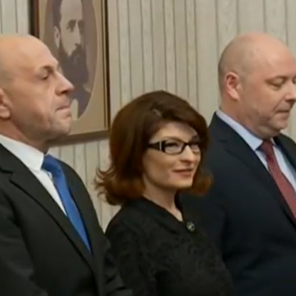 Президентът Румен Радев връчка първия мандат за съставяне на правителство