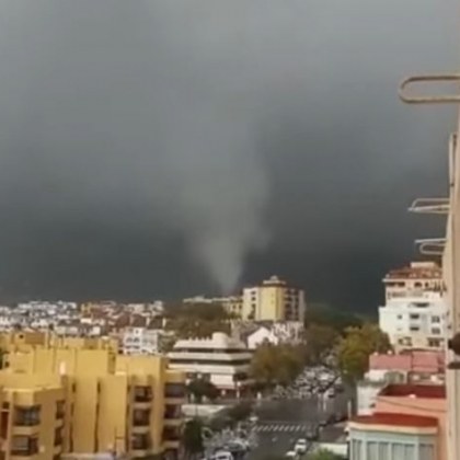 Мощно торнадо връхлетя Южна Испания и премина през провинция Малага