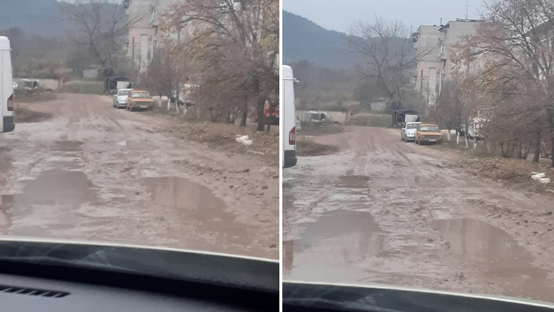 Строителна фирма руши път в Асеновград. Кой ще го оправи?