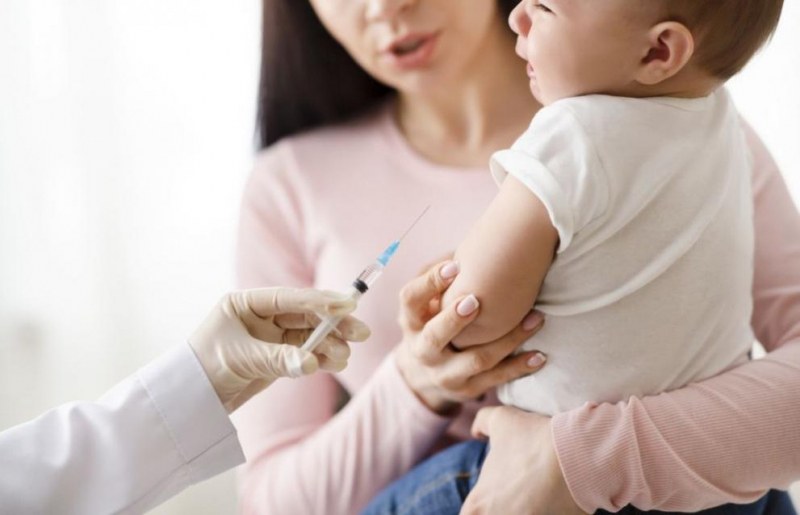 В САЩ одобриха бустерни COVID ваксини за 6-месечни бебета
