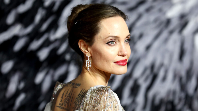 Анджелина Джоли ходи тайно по хотели с мъже