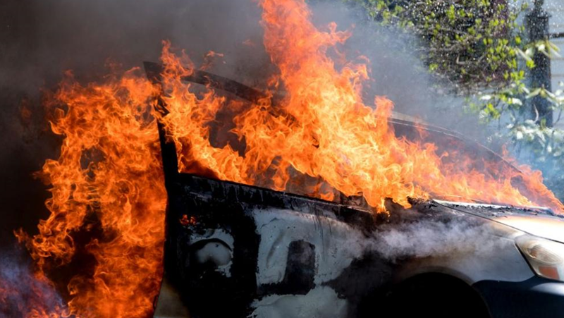 Лек автомобил се запали по пътя Бургас - Созопол, съобщиха