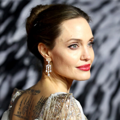 Анджелина Джоли тайно си урежда срещи с мъже, като се
