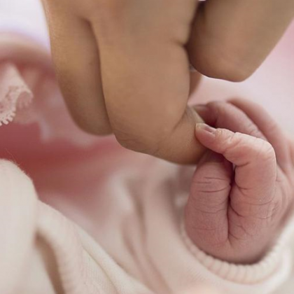 Оперираха бебето, чиито родители отказаха кръв от ваксинирани донори