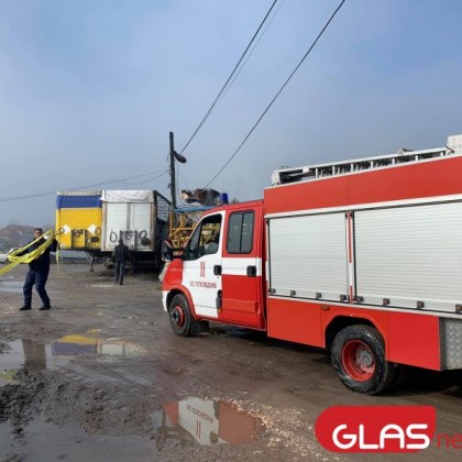 Възрастен човек е в тежко състояние след пожар в дома