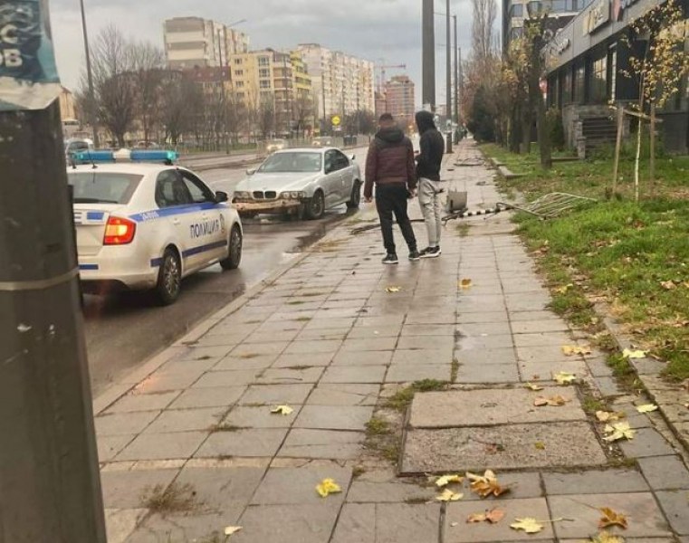 Лек автомобил с марка БМВ“ катастрофира тази сутрин в София.