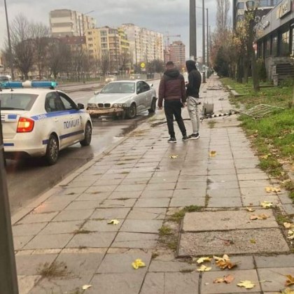 Лек автомобил с марка БМВ катастрофира тази сутрин в София