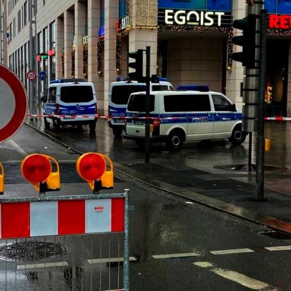 Германската полиция съобщи че евакуира търговски център в източния германски