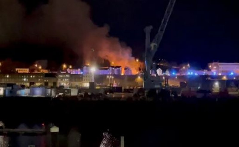 Експлозията в Джърси взе 5 жертви, издирват още затрупани хора
