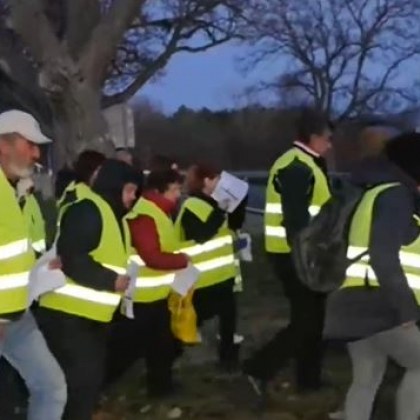Жители на наводнените села на протест! Блокираха Подбалканския път