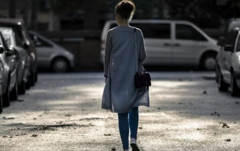 Заглеждането и подсвиркването по улиците стават престъпление