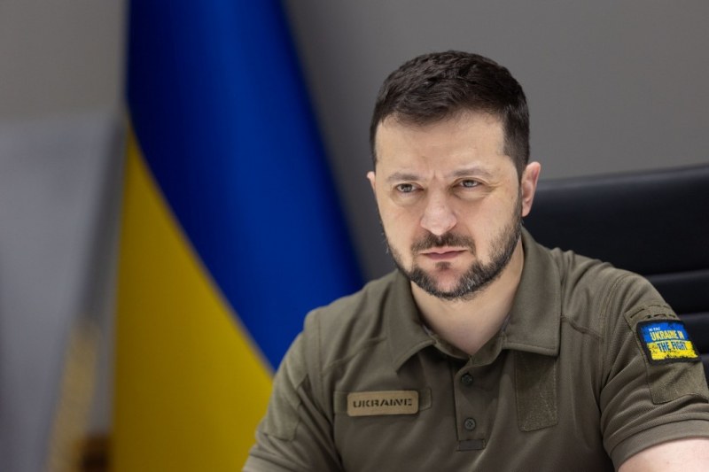 Зеленски разбира, че няма да върне Крим на Украйна