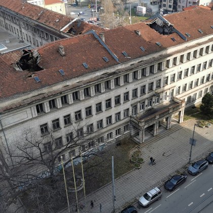 Изоставената на произвола на съдбата сграда на Софийска техническа гимназия