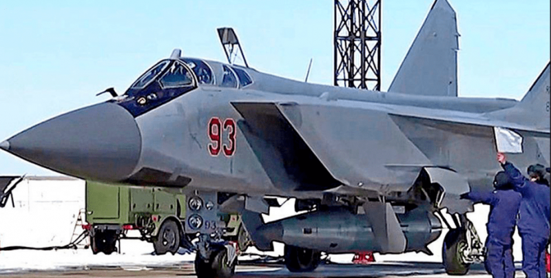 Два бойни самолета МиГ-31К, които са носители на ракетите Кинжал,
